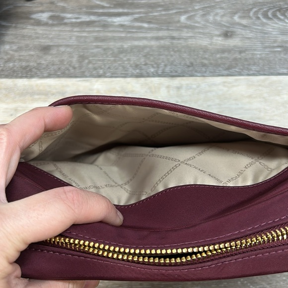 Michael Kors NWOT Burgundy Crossbody Bag with u branded wallet - Picture 5 of 11